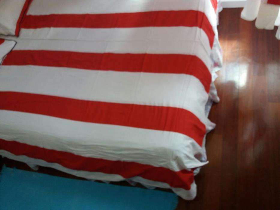 Cortinado riscas vermelho e branco