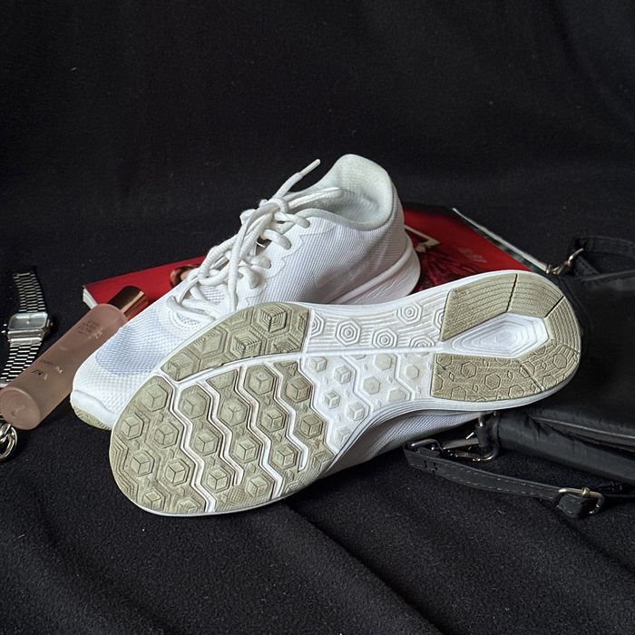 Nike city trainer білі жіночі кросівки nike для бігу та тренувань