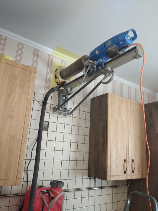 Алмазное сверление отверстий под вытяжку и коммуникации. Резка бетона.