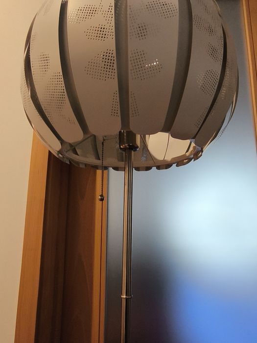 Candeeiro de pé Arstid (IKEA) com abajur