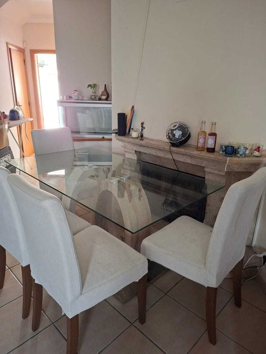 Conjunto Mesa de Jantar Moderna em Vidro (Conforama) + 4 Cadeiras IKEA