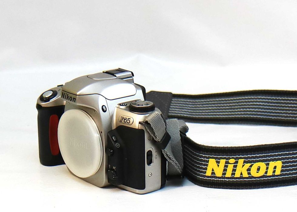 Nikon F65 (SÓ CORPO) máquina fotográfica analógica (de rolo)