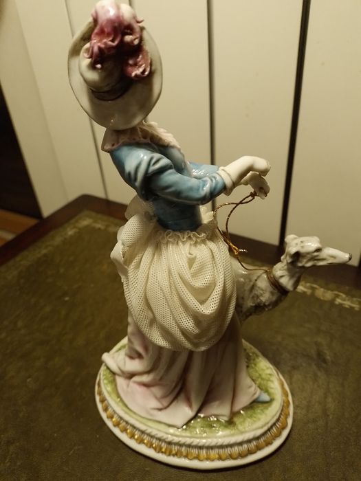 Estatueta em porcelana Tiche