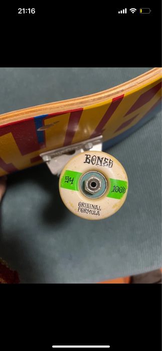 Skateboard Birdhouse/Bones/Venture