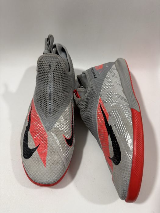 Футзалки Nike.