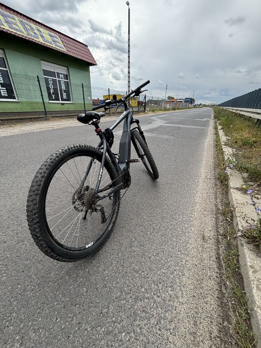 Rower elektryczny cube