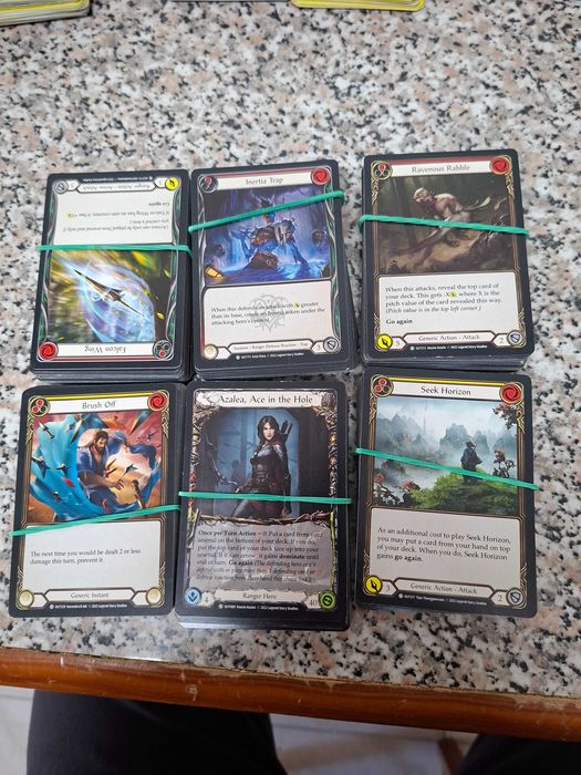 2 jogos de cartas coleccionáveis Flesh blood e Vs system