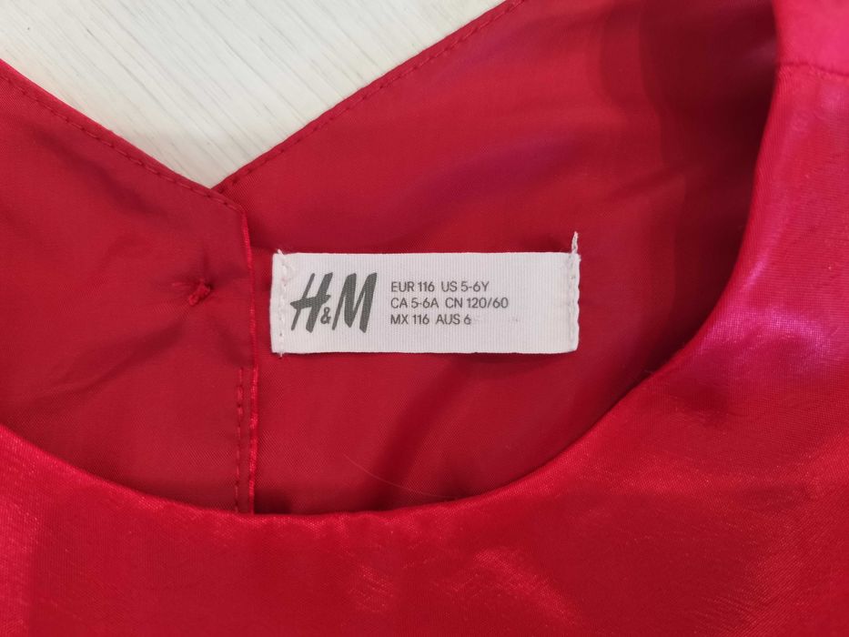 Фирм. красивое нарядное пышное красное платье НМ на 5-6-7 лет, 116 см