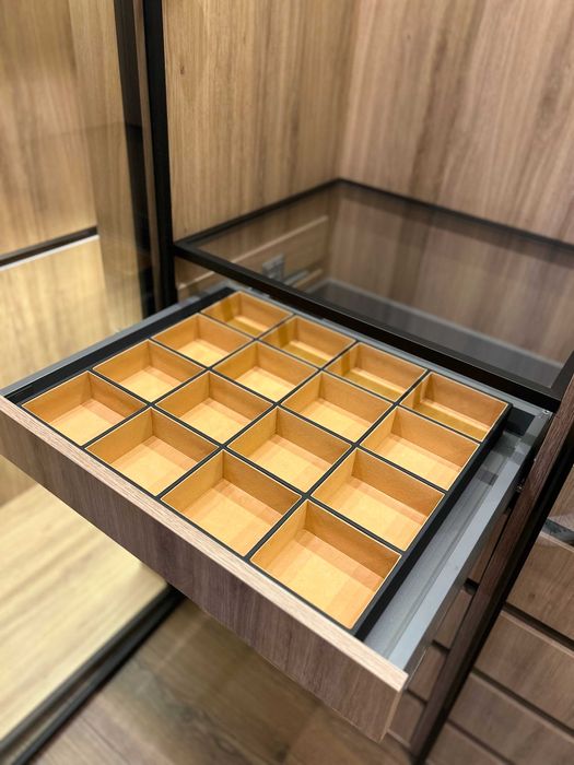 Duża garderoba w kształcie litery U