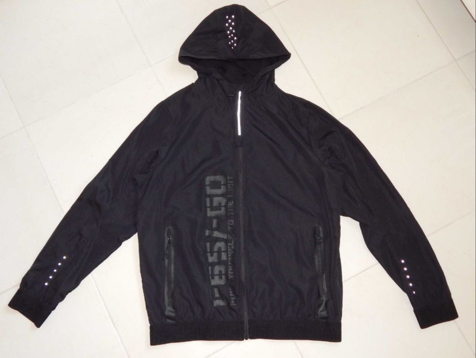 Бігова вітрівка Crivit Pro розмір М. 
Стильна і функціональна вітрівка