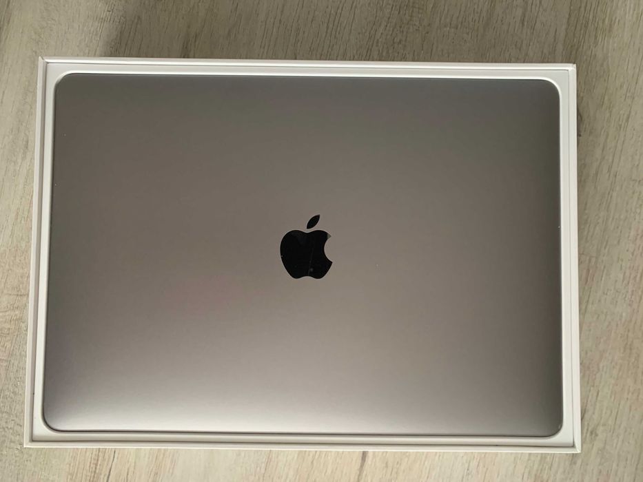 MacBook Pro 13 2017 Touchbar 16 / 256 Гарний Стан Батарея 100%