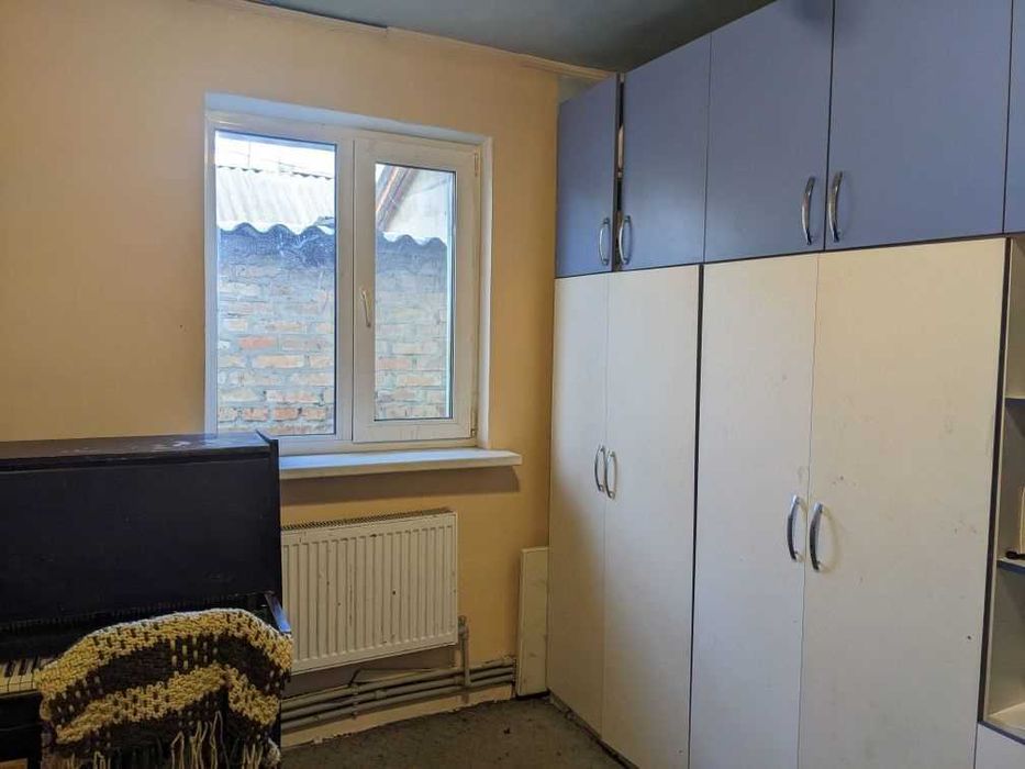 Окремий будинок біля річки