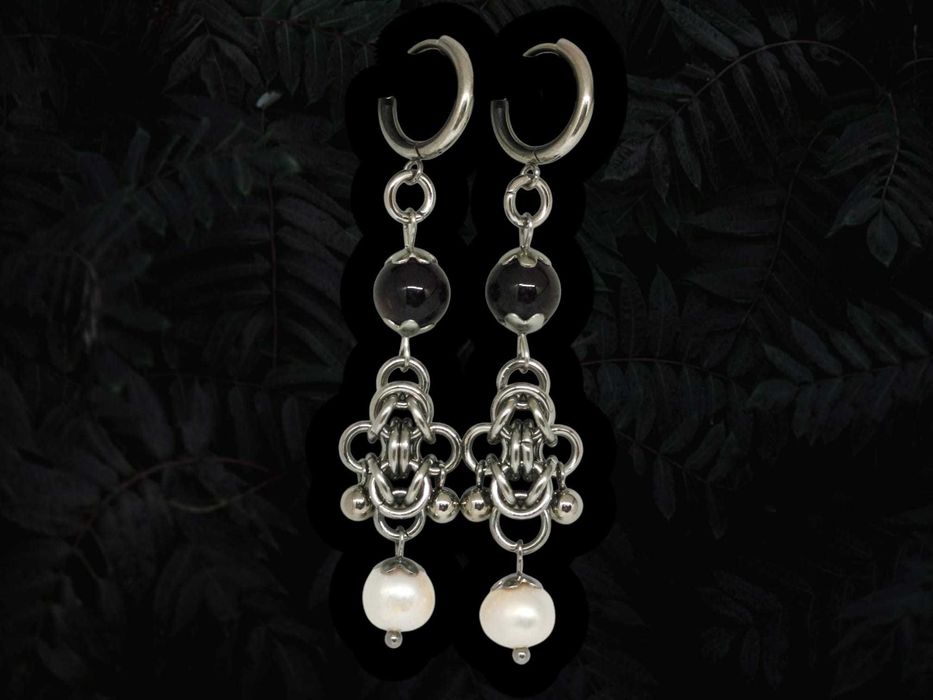 Kolczyki chainmaille granat perłyi stal chirurgiczna gothic witchy