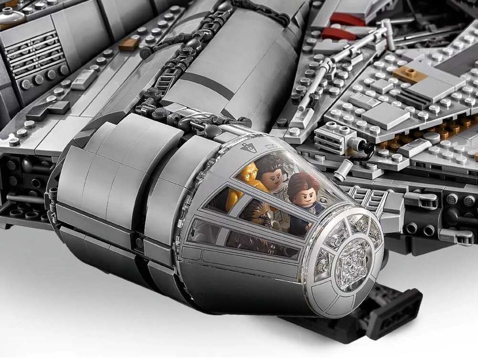 Конструктор Star Wars Сокіл Тисячоліття + підставка, 7541+407 деталей