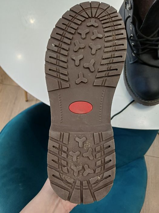 Ботинки кожані, чорні з коричневою підошвою, 41 розмір