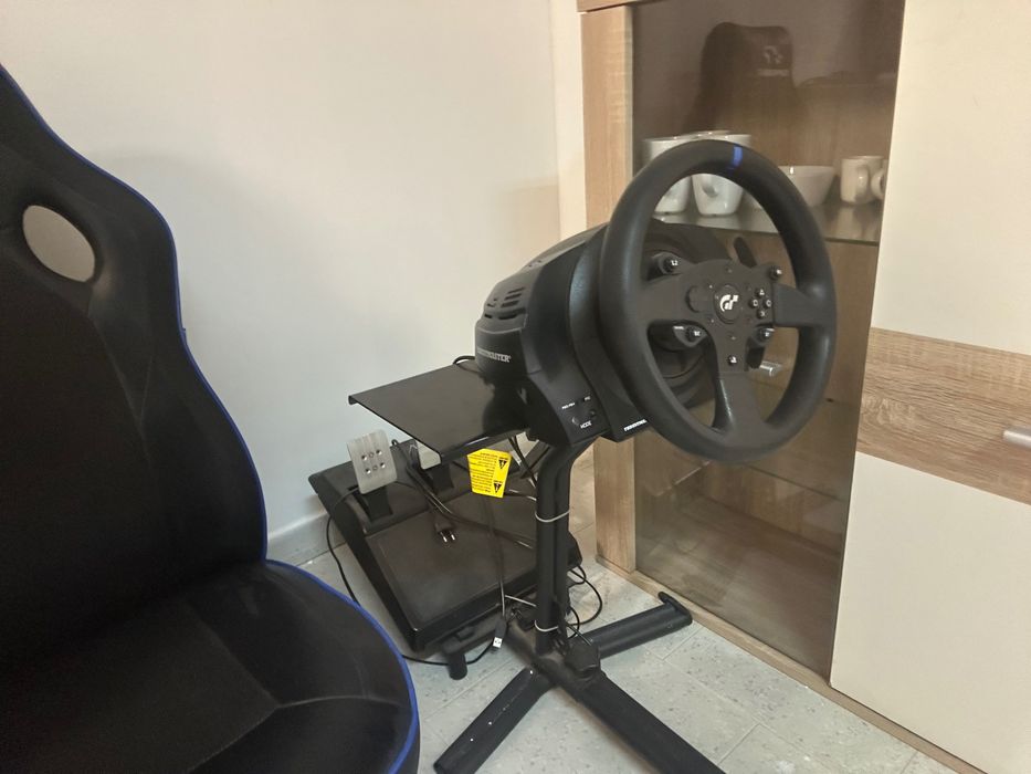 volante thrustmaster t300 + cadeira + jogo grand turismo 7