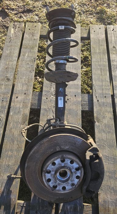 Mcperson amortyzator zwrotnica zacisk Prawy przód Volkswagen Golf VII