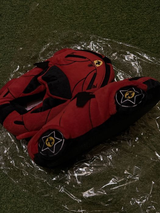 Мʼякі капці червоні домашні чоловічі жіночі на подарунок автт Ferrari