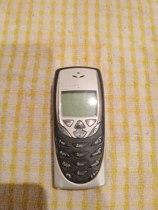 Telemóvel Nokia 8310