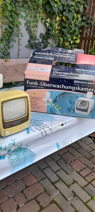 Bezprzewodowa kamera  (niania elektroniczna) marki BABYCARE.