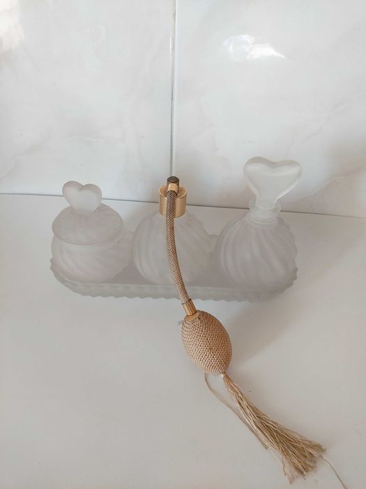Conjunto de 3 recipientes de perfume