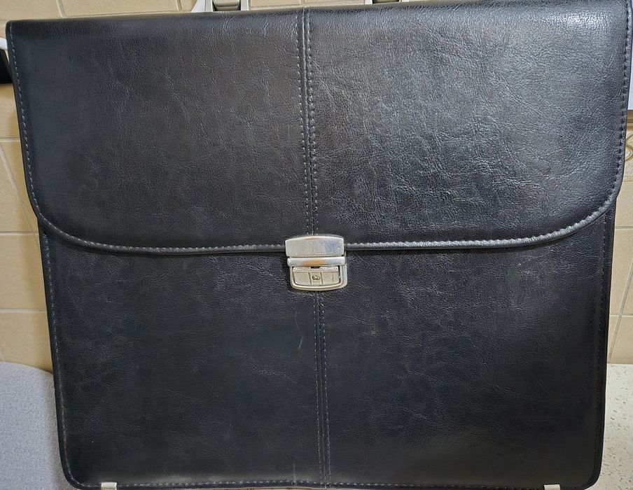 Neseser, skórzana aktówka