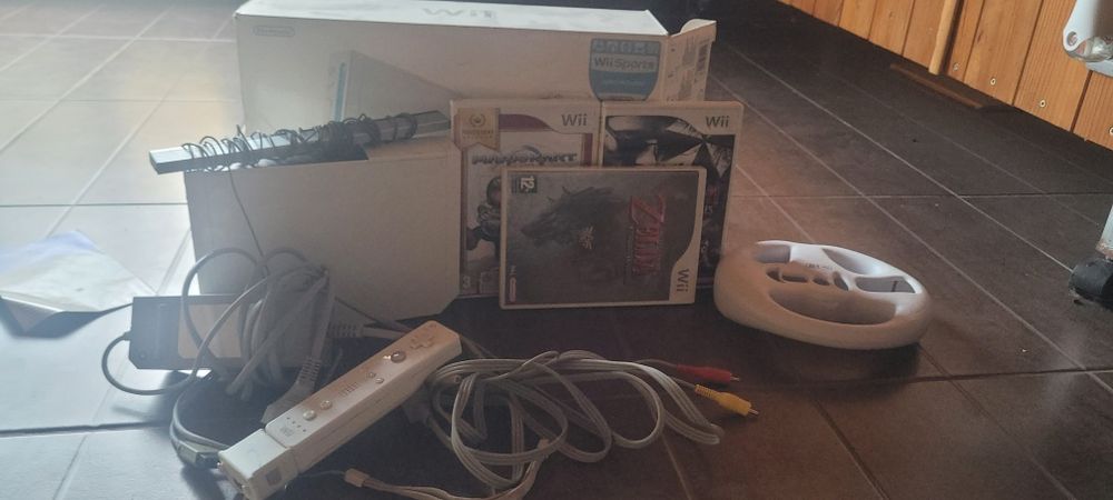 Nintendo wii usada com acessórios e jogos incluídos