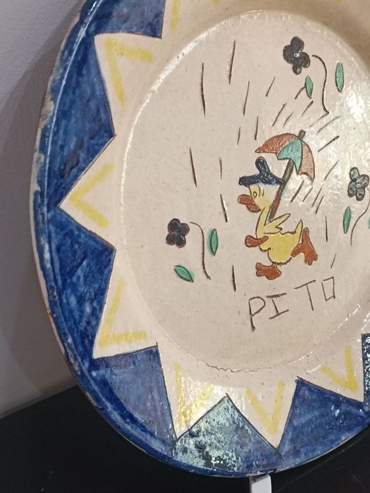 Prato rústico antigo.