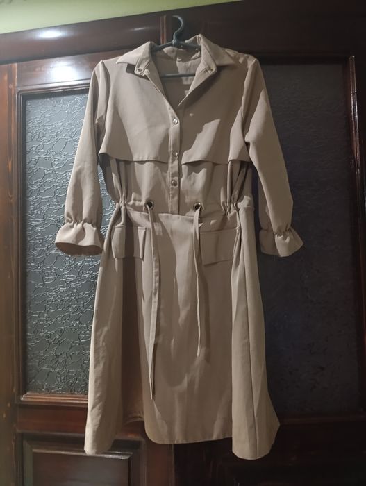 Гарненька жіноча сукня