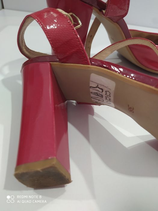 Buty letnie damskie skórzane 38 rozmiar ,markowe.