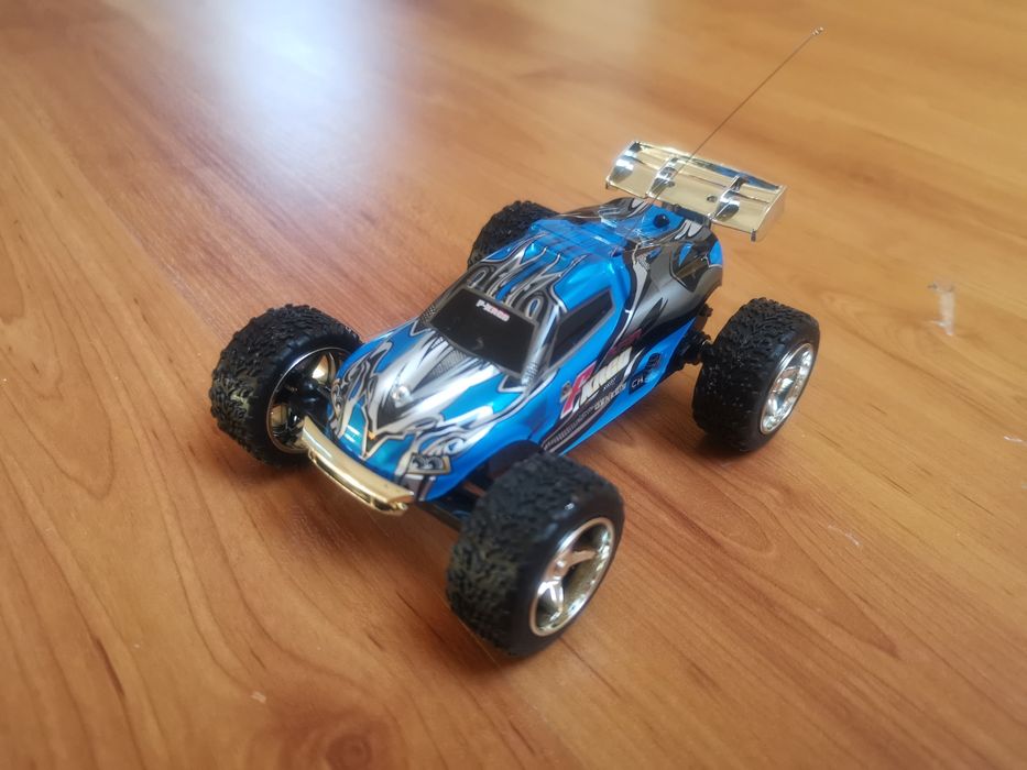 Mini carro RC Wltoys Racer Truggy 1:32 comando 2.4Ghz