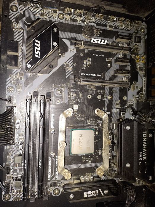 MSI B450 Tomahawk Max + Ryzen R7 5700G