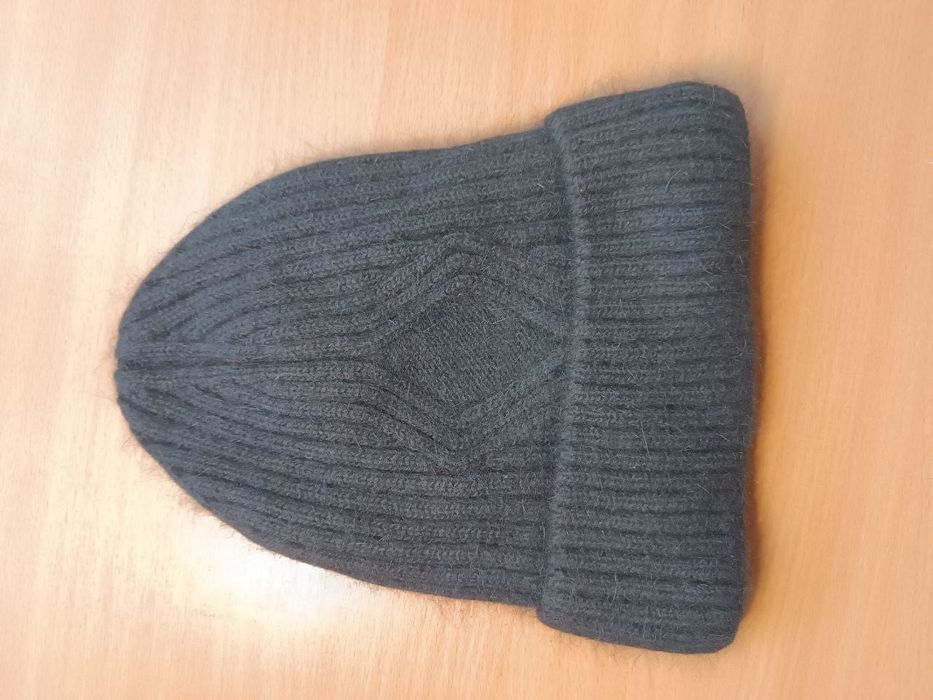 Шапка жіноча чорна