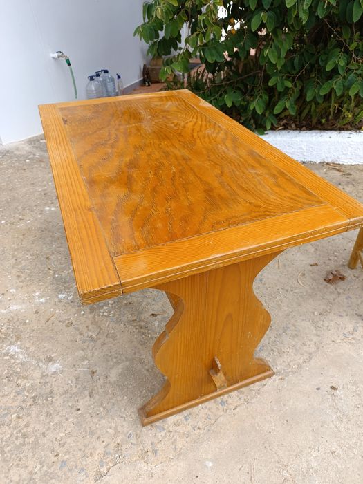 Mesa e  duas cadeiras