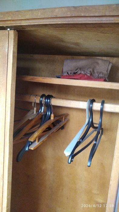 Шкаф одежный с зеркаломом