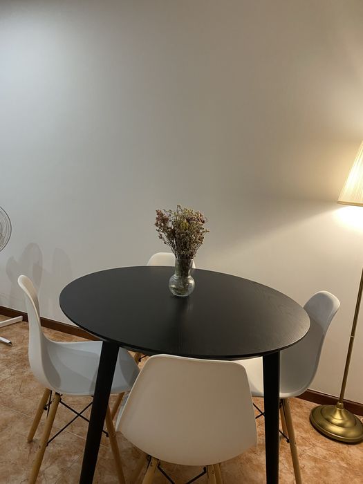 Mesa de Jantar com cadeiras