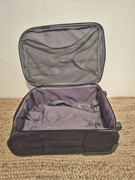 Mala viagem - Troley Delsey preta 
53 x 38 x 20
