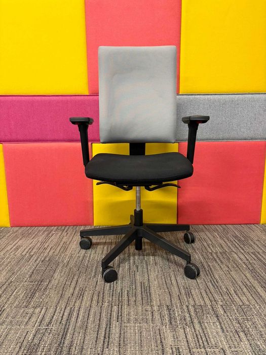 Fotel biurowy obrotowy Nowy Styl 4ME ergonomiczny Duża ilość