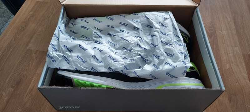 Sapatilhas Joma embaladas