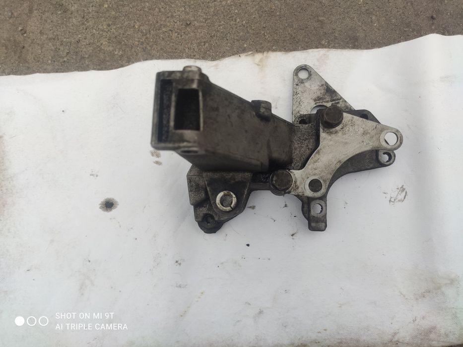 Продам кронштейны на насос Гура ,насос кондиционера на bmw e39 мотор