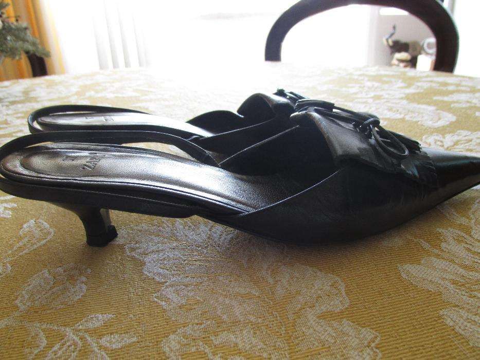 Sapatos clássicos da Zara em pele