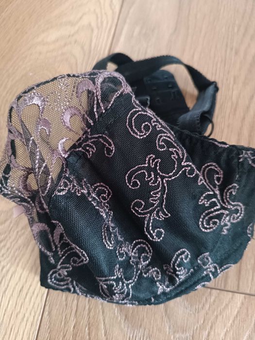 Biustonosz Nessa tatuaż 65e