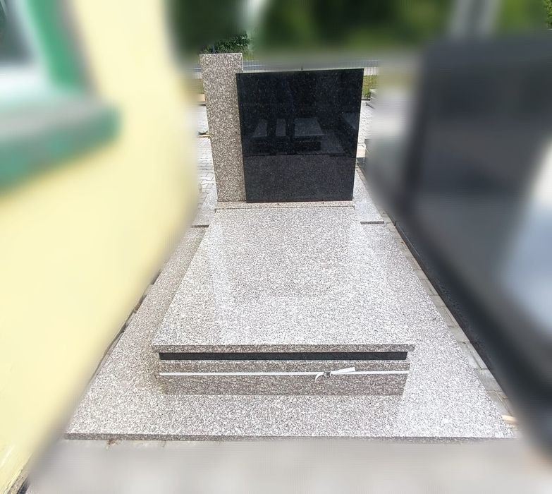 Nagrobek granitowy
