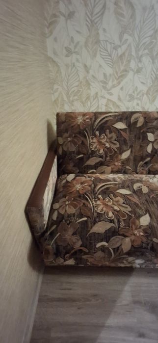 Диван -книжка ,покрытие велюровый.