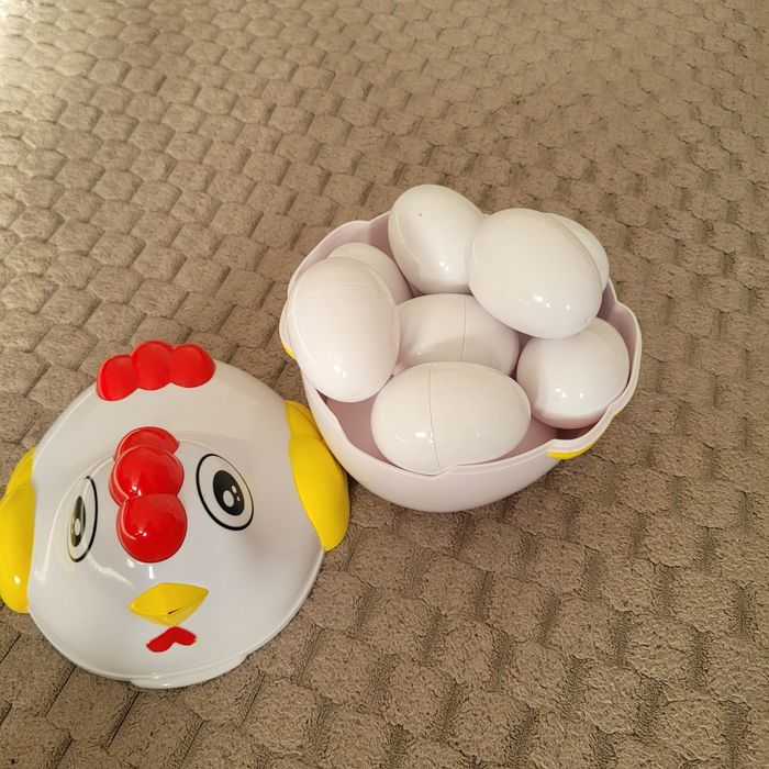 Курочка яйця монтессорі