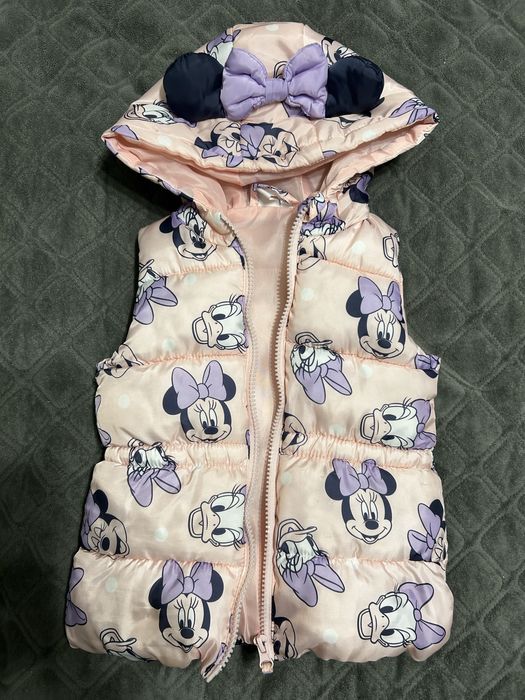 Верхній одяг на дівчинку