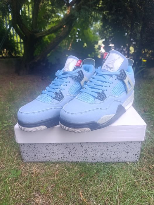 Air Jordan 4 Retro „University Blue”