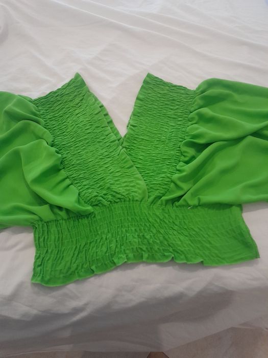 Blusa de cetim de senhora