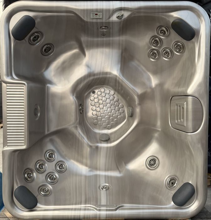 Wanna z hydromasażem Jacuzzi Adirondack Spas