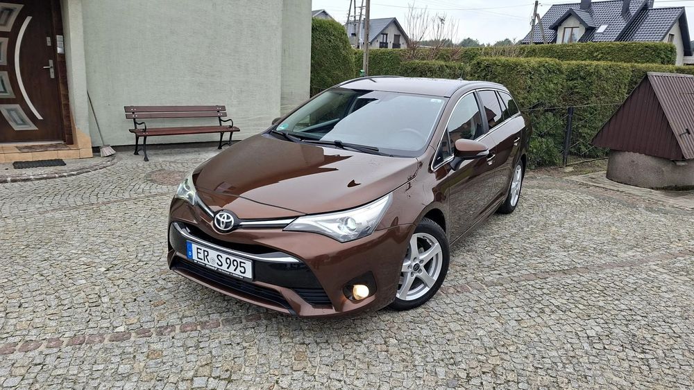 Toyota Avensis 2.0 D-4D 143KM*Kamera*Navi*Podgrzewane fotele*Serwis